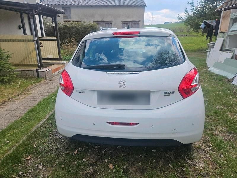 Gebraucht Peugeot 208 92 PS (67 kW) 2014 Weiß Kleinwagen