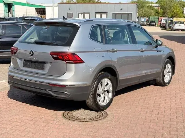 Gebraucht VW Tiguan Life 150 PS (110 kW) 2025 Silber SUV