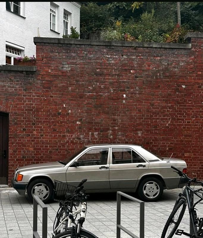 Beige Gebraucht 1990 Mercedes 190 Limousine | 6.700 € - Bild 1/1