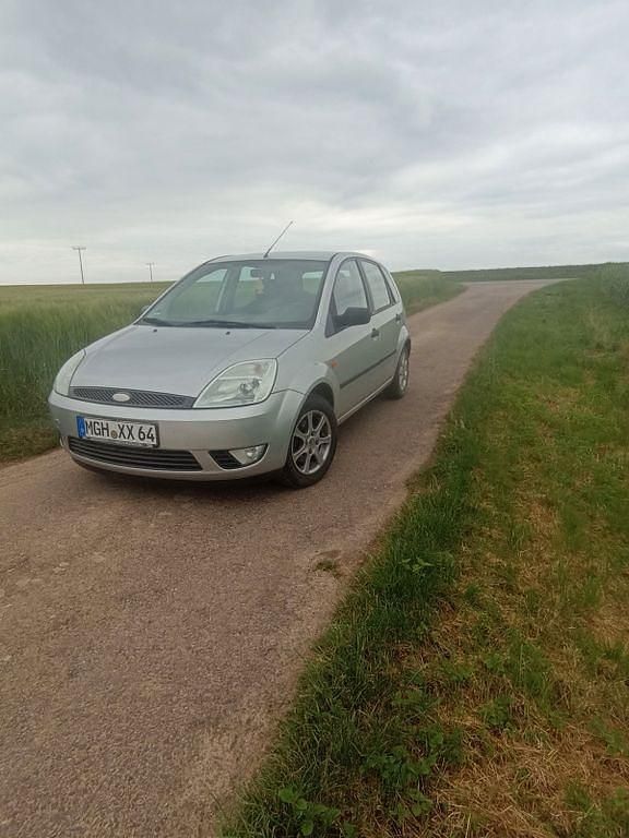 Silber Gebraucht 2004 Ford Fiesta Trend Kleinwagen | 1.600 € (Guter Preis) - Bild 1/4