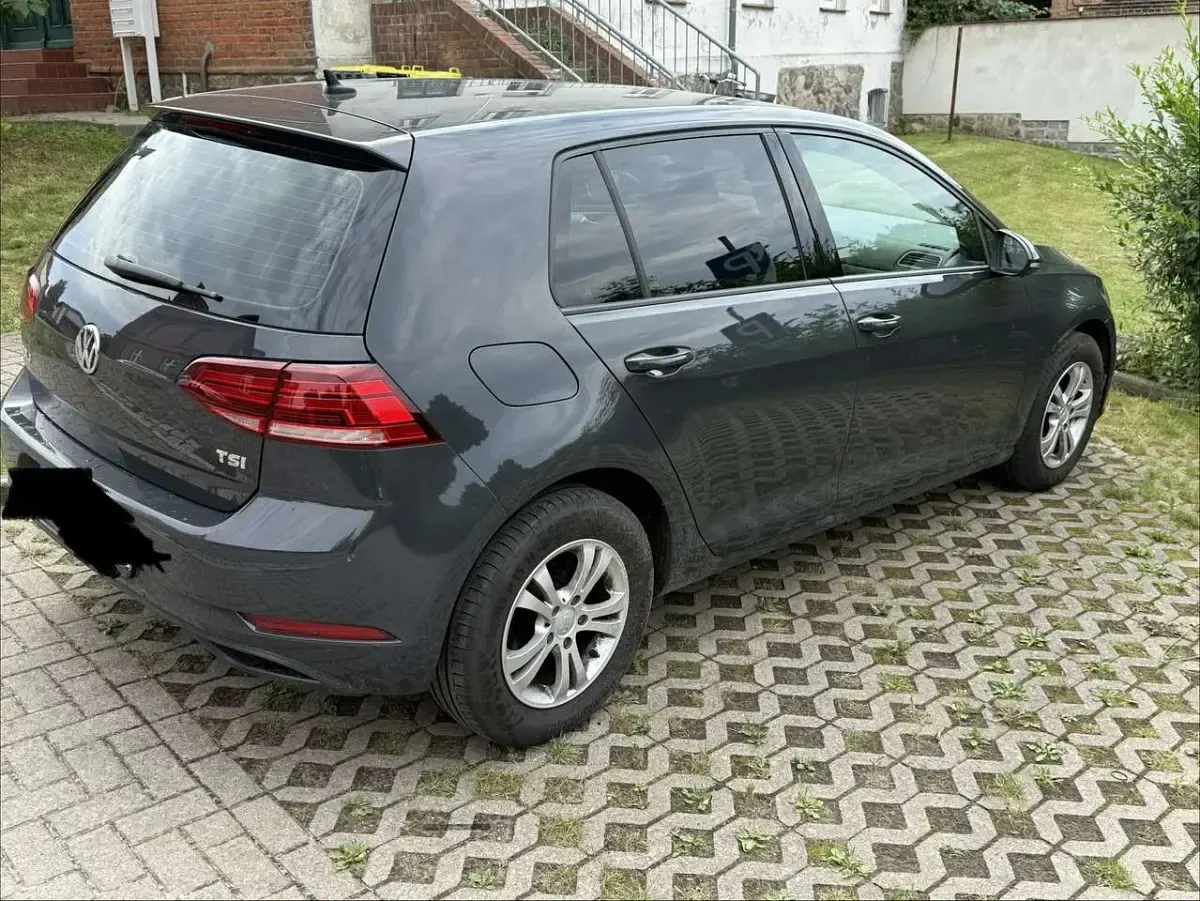 Gebraucht VW Golf VII Trendline 110 PS (80 kW) 2017 Grau Kleinwagen