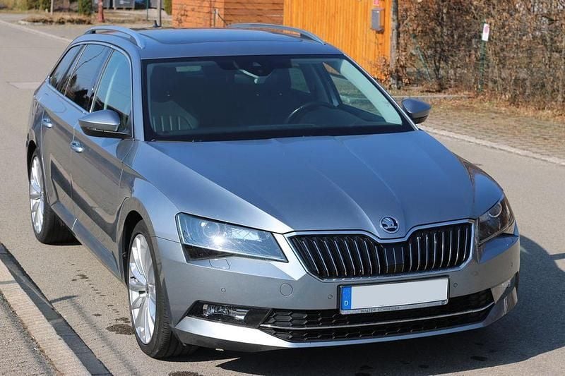 Gebraucht Skoda Superb Style 220 PS (161 kW) 2015 Grau Kombi