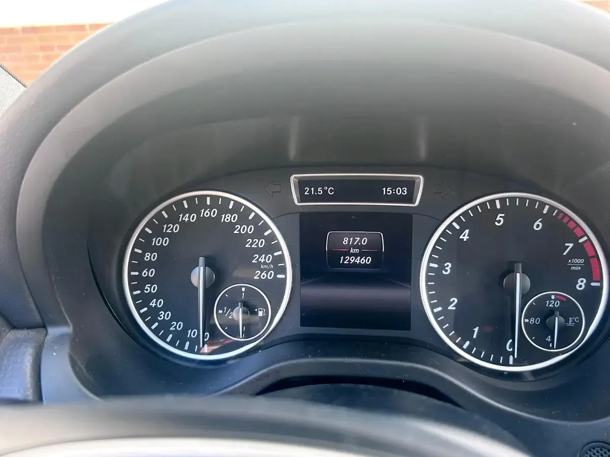 Gebraucht Mercedes A180 122 PS (89 kW) 2013 Silber Kleinwagen
