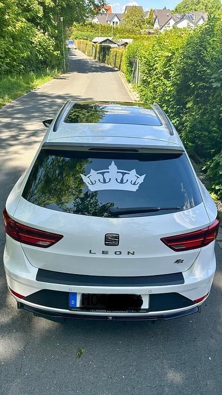 Weiß Gebraucht 2017 Seat Leon ST FR Kombi | 15.000 € (Etwas zu teuer) - Bild 1/4