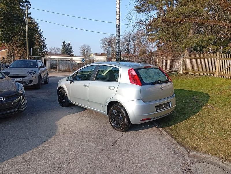 Gebraucht Fiat Punto Dynamic 77 PS (56 kW) 2008 Blau Kleinwagen