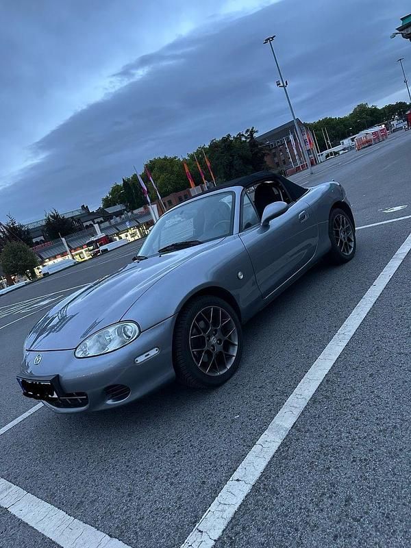 Grau Gebraucht 2004 Mazda MX5 Cabrio | 7.600 € (Fairer Preis) - Bild 1/4