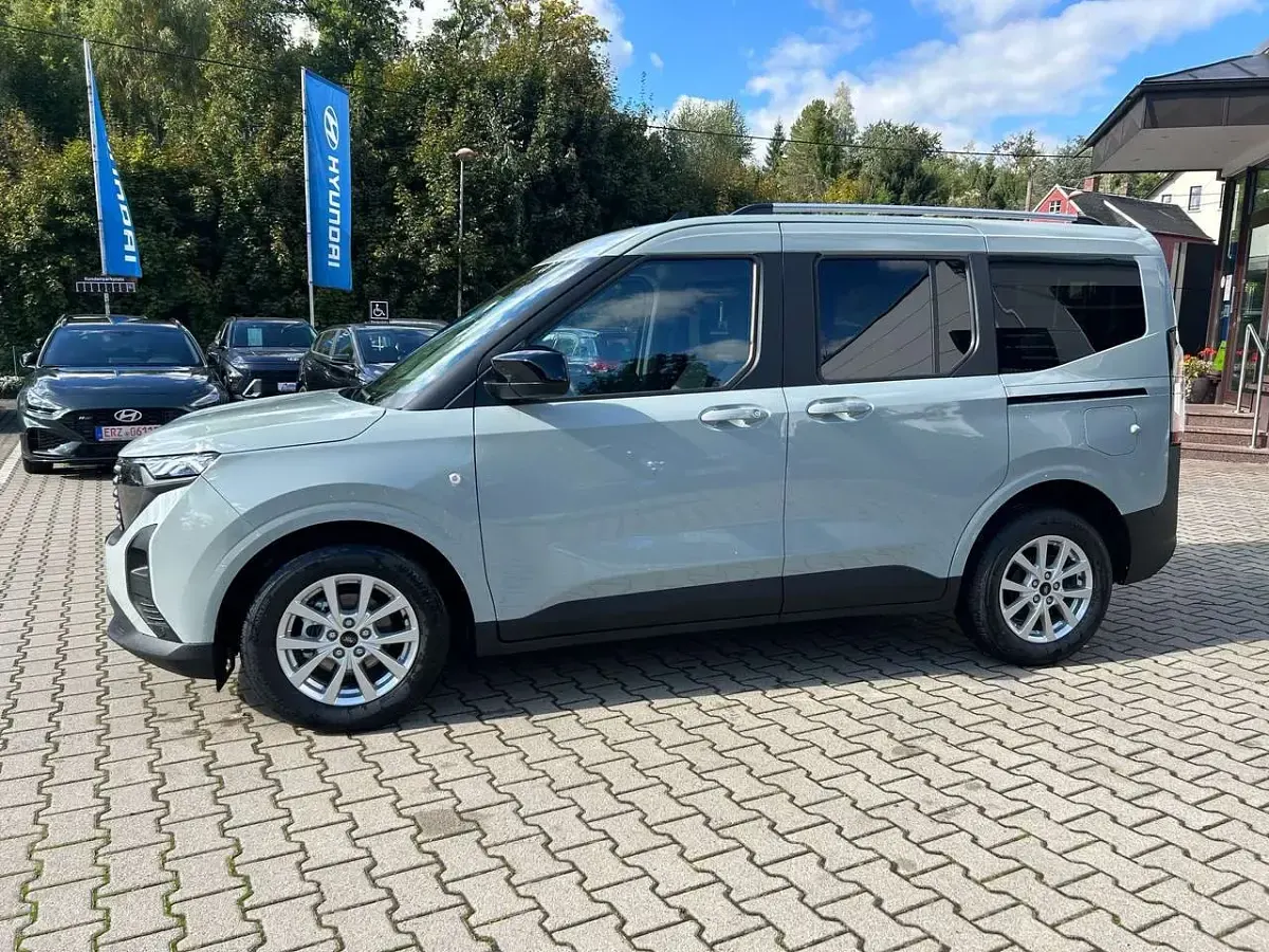 Neu Ford Tourneo Courier Titanium 125 PS (91 kW) 2025 Cactus grey Van / Kleinbus