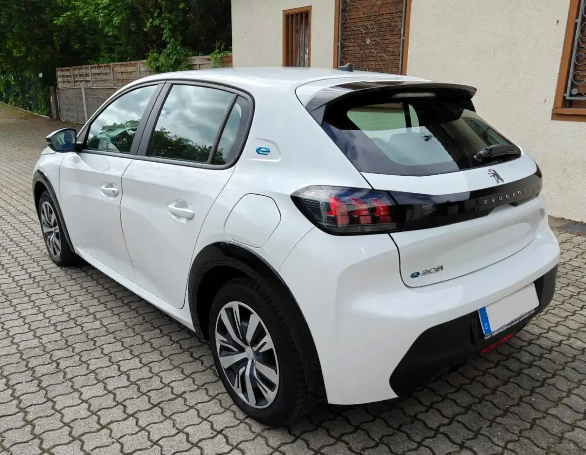 Gebraucht Peugeot 208 Active 100 kW (136 PS) 2022 Weiß Kleinwagen