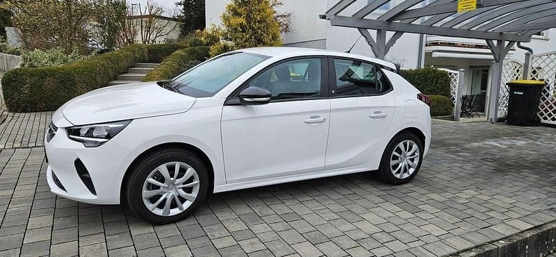 Weiß Gebraucht 2024 Opel Corsa-e Edition Kleinwagen | 20.699 € (Fairer Preis) - Bild 1/4