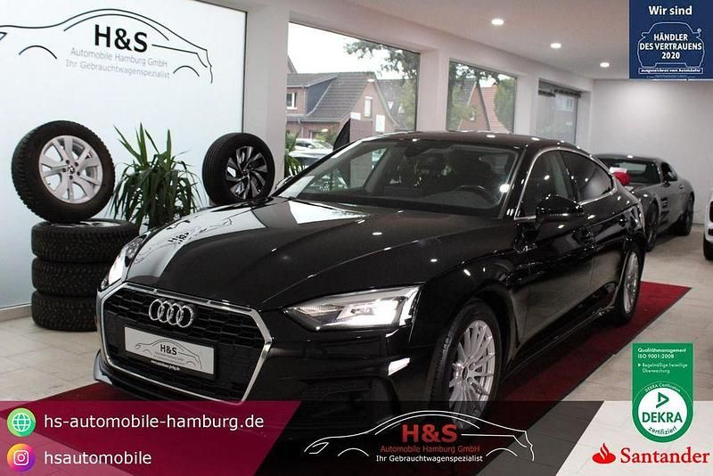 Brillantschwarz Gebraucht 2022 Audi A5 Sportback Basis Kleinwagen | 21.400 € (Superpreis) - Bild 1/4