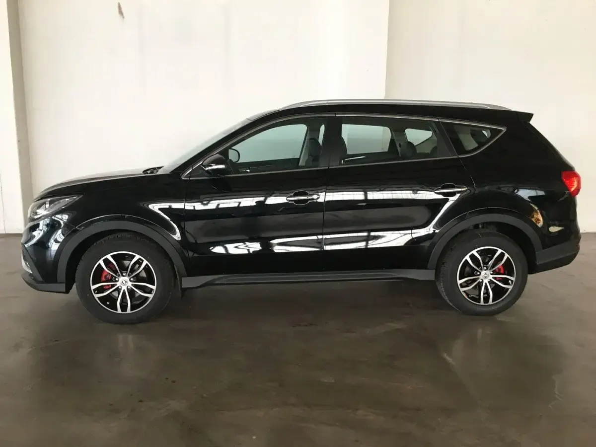 Gebraucht DFSK Glory 580 145 PS (106 kW) 2019 Schwarz SUV