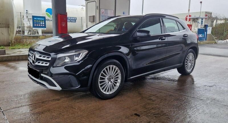 Schwarz Gebraucht 2019 Mercedes GLA180 Style SUV | 17.200 € (Guter Preis) - Bild 1/4