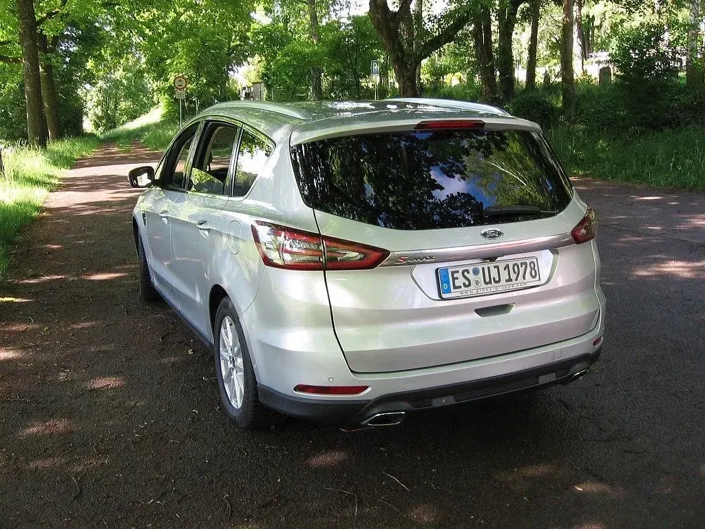 Gebraucht Ford S-MAX Titanium 179 PS (131 kW) 2017 Silber Van / Kleinbus