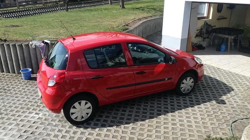 Gebraucht Renault Clio IV 75 PS (55 kW) 2012 Rot Kleinwagen