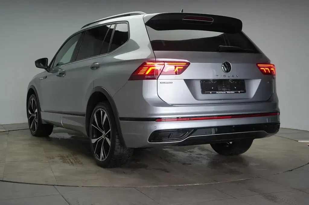 Gebraucht VW Tiguan Allspace R-line 245 PS (180 kW) 2023 Pyrite silver SUV