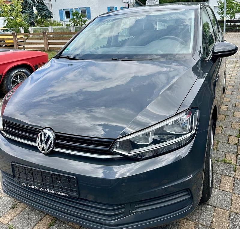 Grau Gebraucht 2018 VW Touran Trendline Van / Kleinbus | 12.800 € (Guter Preis) - Bild 1/4