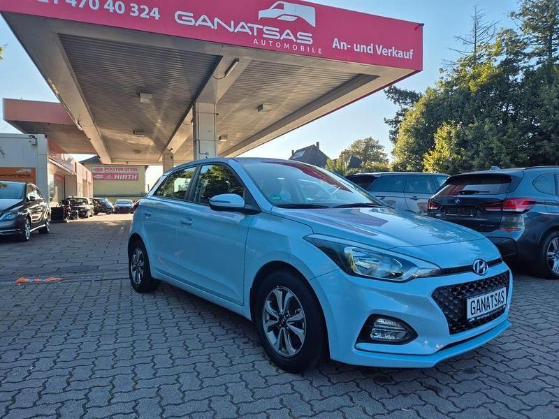Blau Gebraucht 2018 Hyundai i20 Trend Limousine | 11.990 € (Fairer Preis) - Bild 1/4