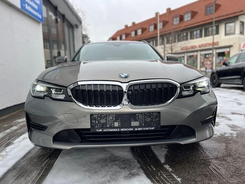Gebraucht BMW 320e Advantage 163 PS (119 kW) 2021 Oxidgrau/oxidgrau ii Kombi