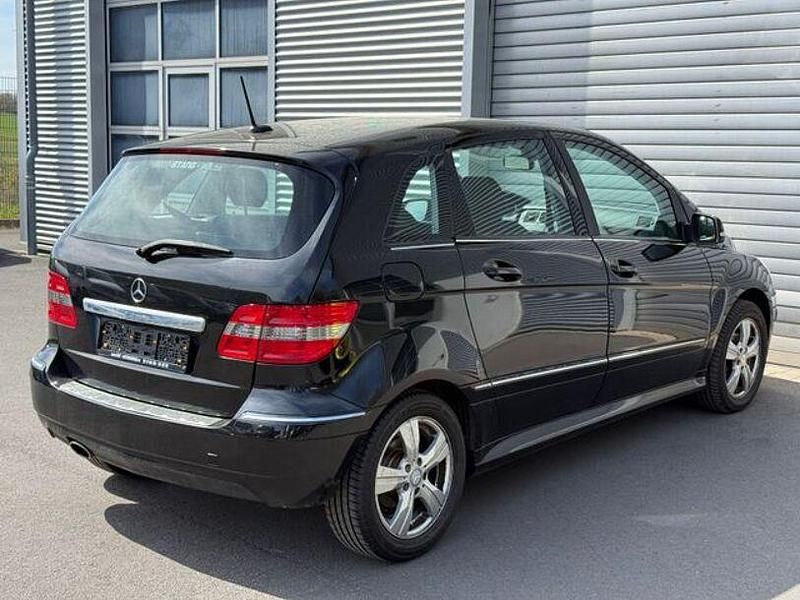 Gebraucht Mercedes B180 116 PS (85 kW) 2011 Schwarz Van / Kleinbus