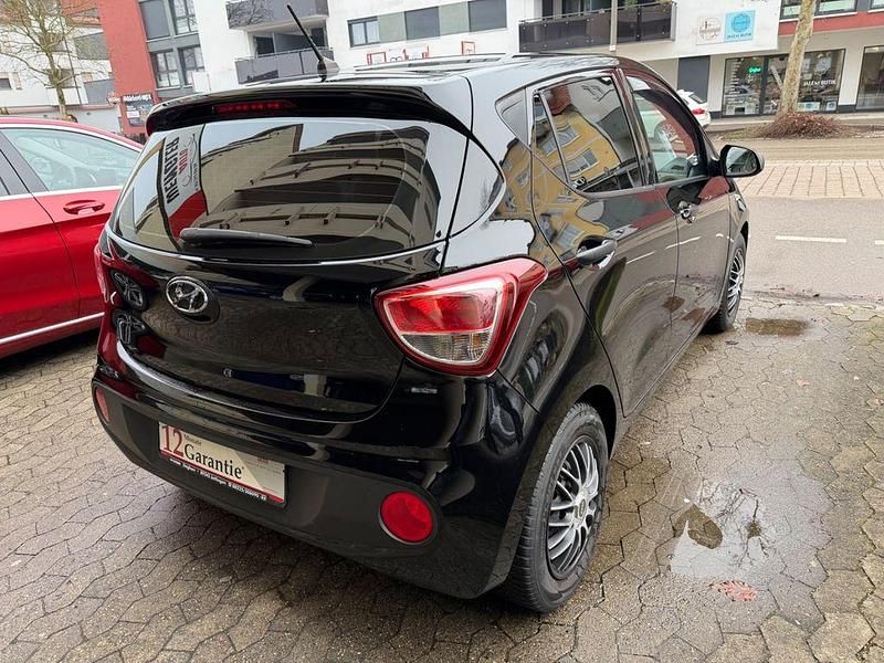 Gebraucht Hyundai i10 Classic 67 PS (49 kW) 2017 Schwarz Kleinwagen
