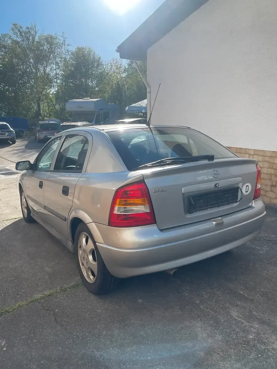 Gebraucht Opel Astra 101 PS (74 kW) 1999 Silber Limousine