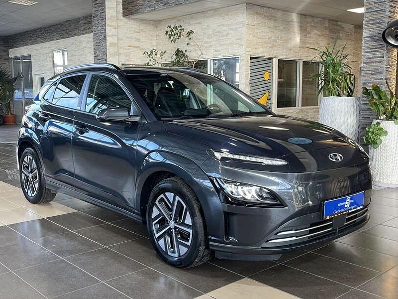 Grau dark knight / mic Gebraucht 2021 Hyundai Kona Trend SUV | 19.980 € (Fairer Preis) - Bild 1/4