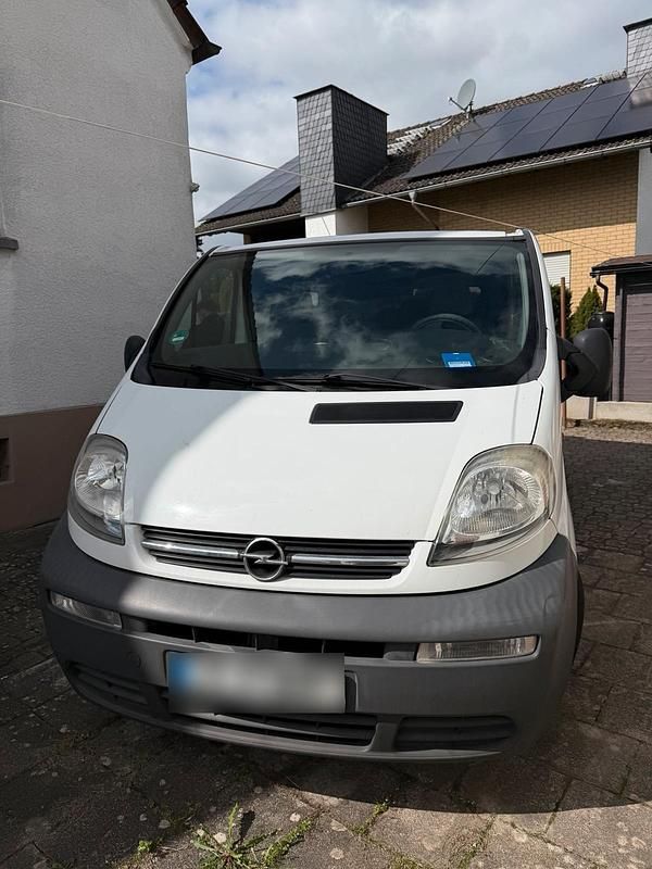 Second-hand Opel Vivaro 2005 Alb Monovolum