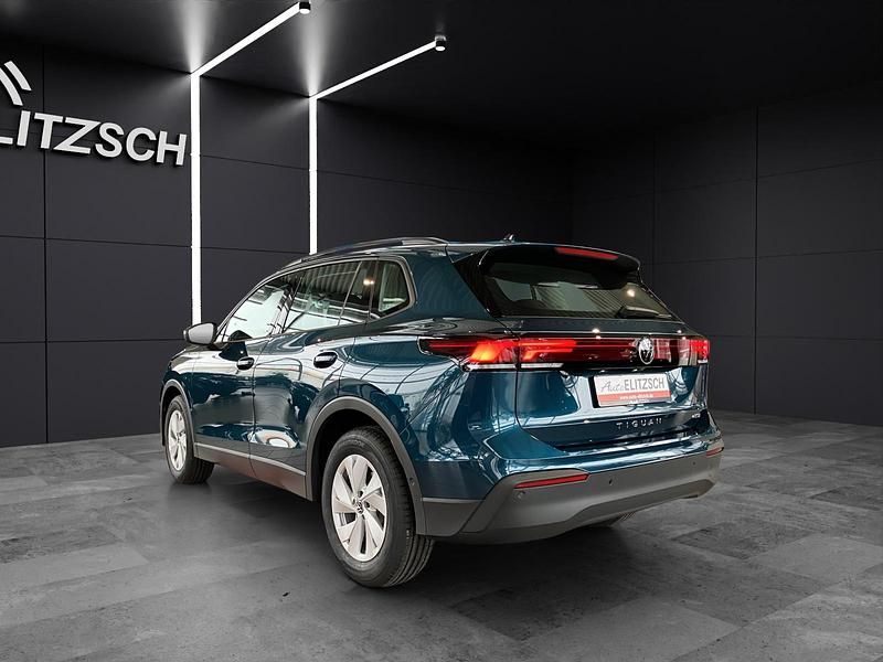 Neu VW Tiguan 131 PS (96 kW) 2026 Nightshade blue metallic SUV
