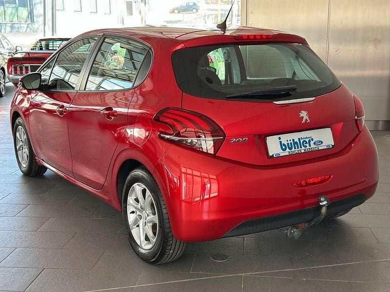 Gebraucht Peugeot 208 Active 82 PS (60 kW) 2019 Rot Kleinwagen