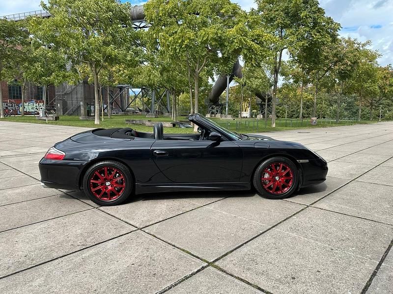Schwarz Gebraucht 2003 Porsche 911 Carrera 4 Cabriolet Cabrio | 39.996 € (Teuer) - Bild 1/4