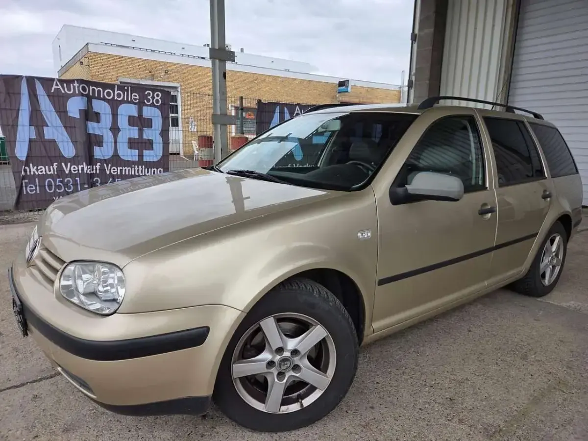 Gebraucht VW Golf IV 101 PS (74 kW) 2002 Stormbeige metallic Kombi