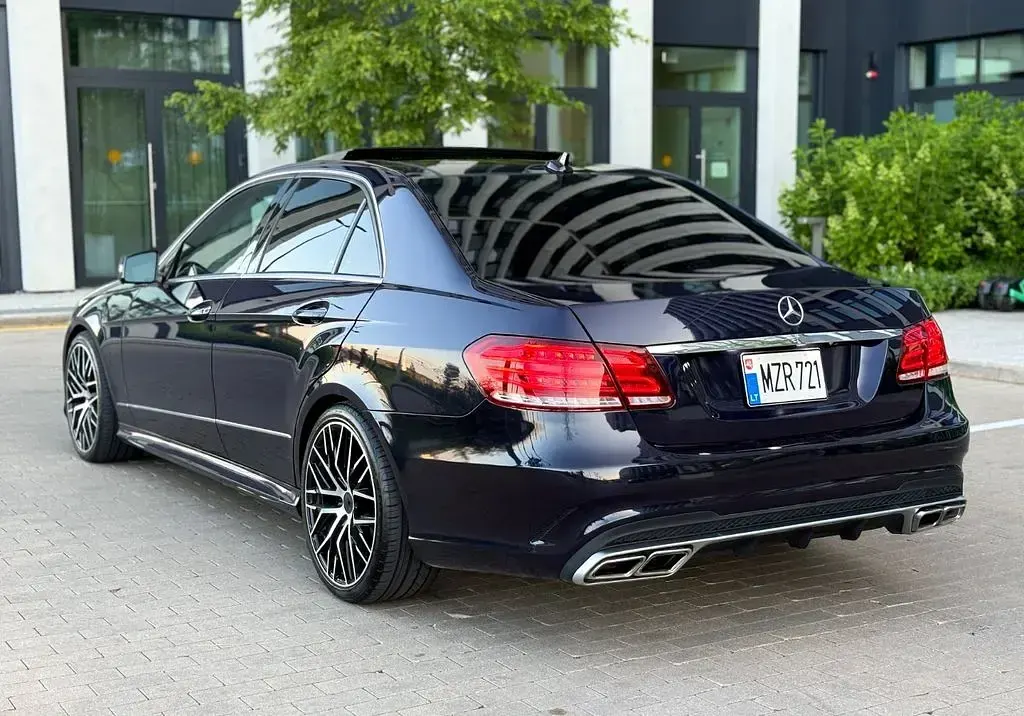 Gebraucht Mercedes E500 AMG 387 PS (284 kW) 2011 Blau Limousine
