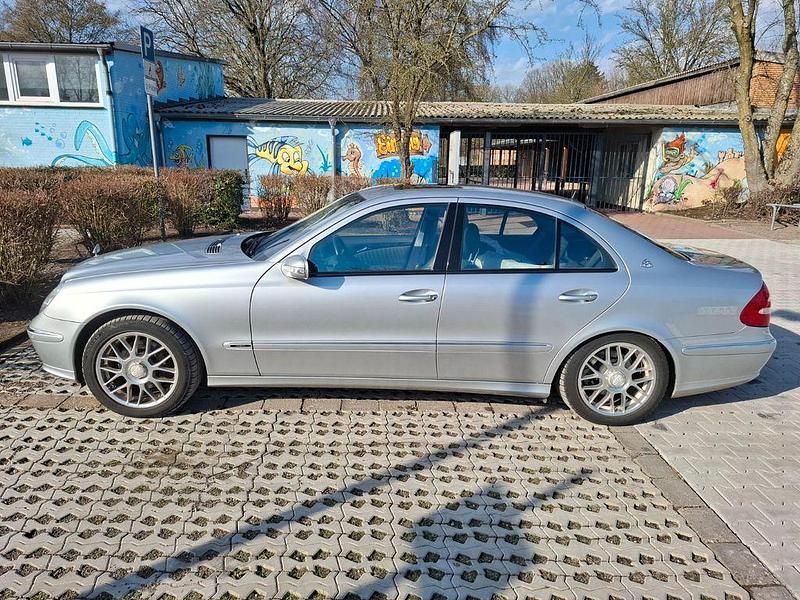 Gebraucht Mercedes E320 Avantgarde 224 PS (164 kW) 2002 Silber Limousine