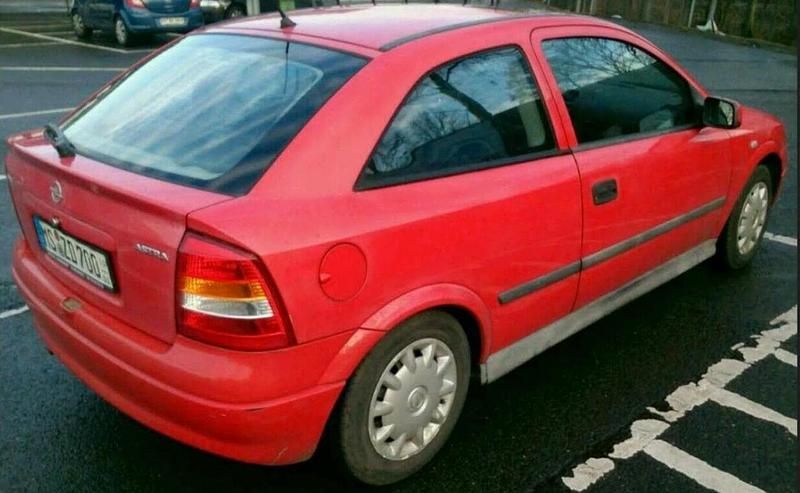 Rot Gebraucht 1998 Opel Astra Limousine | 900 € (Fairer Preis) - Bild 1/4