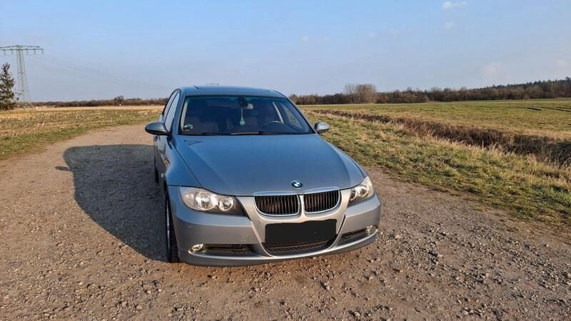 Silber Gebraucht 2005 BMW 320 Sport Line Limousine | 5.200 € (Fairer Preis) - Bild 1/4