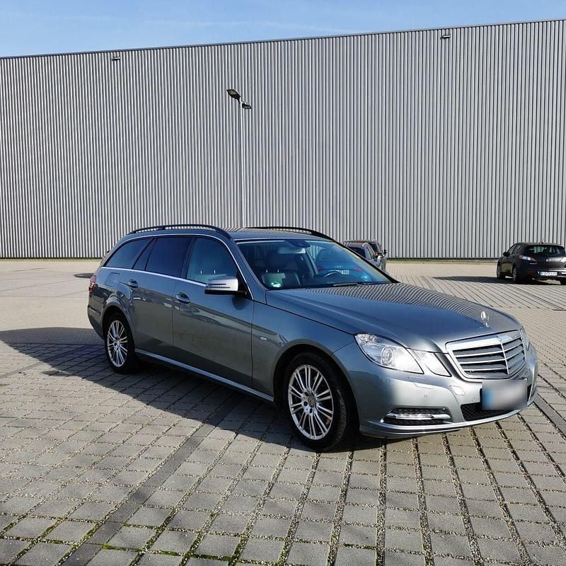 Używany Mercedes E350 Elegance 265 KM (194 kW) 2012 Szary Kombi