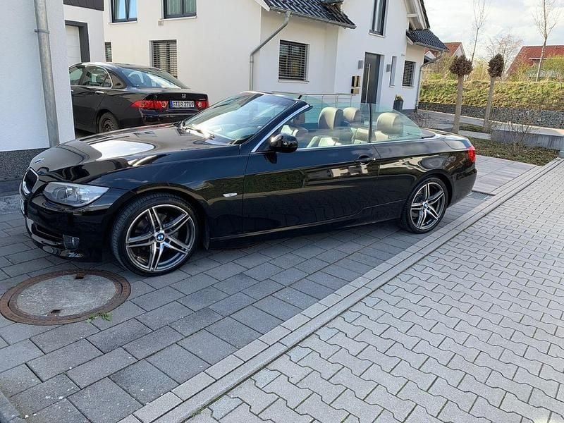 Gebraucht BMW 320 Cabriolet Exclusive 170 PS (125 kW) 2011 Schwarz Cabrio