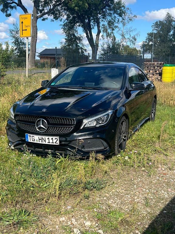 Schwarz Gebraucht 2017 Mercedes CLA180 AMG line Limousine | 14.650 € (Fairer Preis) - Bild 1/4