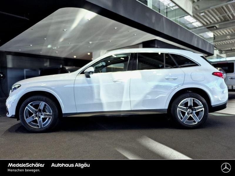 Gebraucht Mercedes GLC400d AMG 252 PS (185 kW) 2024 Manufaktur lack manufaktur opalithweiß b (metallic) SUV