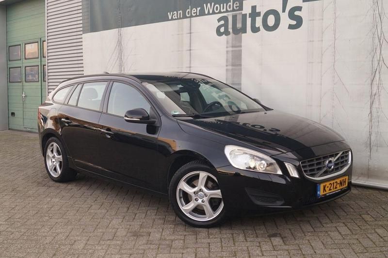 Gebraucht Volvo V60 Kinetic 150 PS (110 kW) 2011 Schwarz Kombi