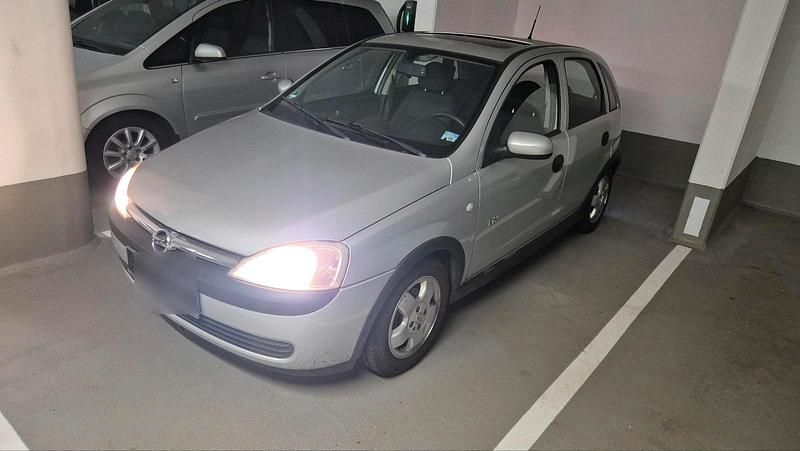 Grau Gebraucht 2003 Opel Corsa Kleinwagen | 280 € (Superpreis) - Bild 1/4