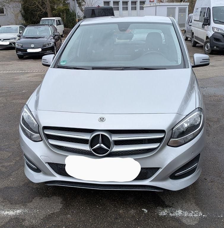 Gebraucht Mercedes B180 Style 122 PS (89 kW) 2017 Silber Van / Kleinbus