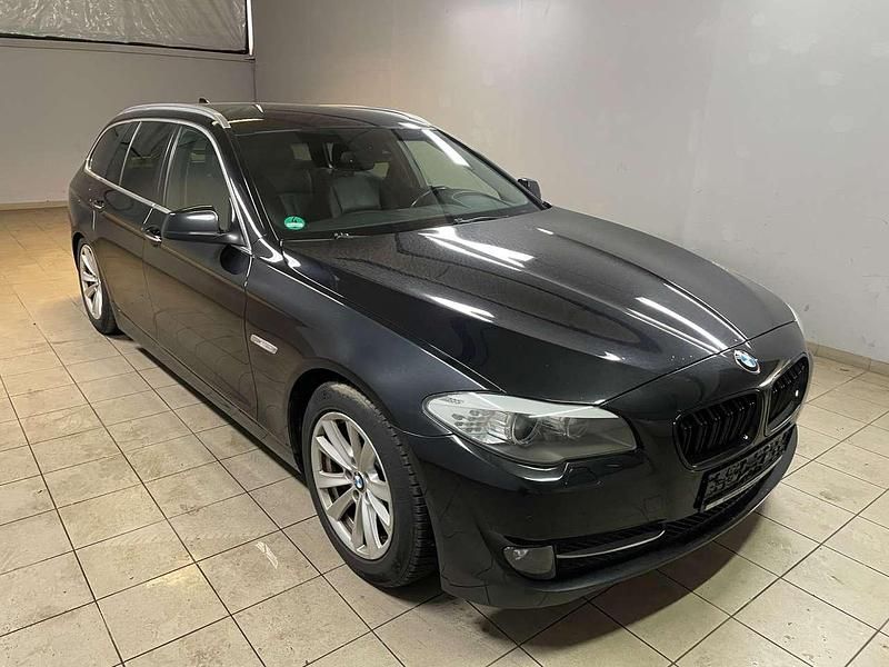 Gebraucht BMW 520 184 PS (135 kW) 2010 Black sapphire metallic Kombi