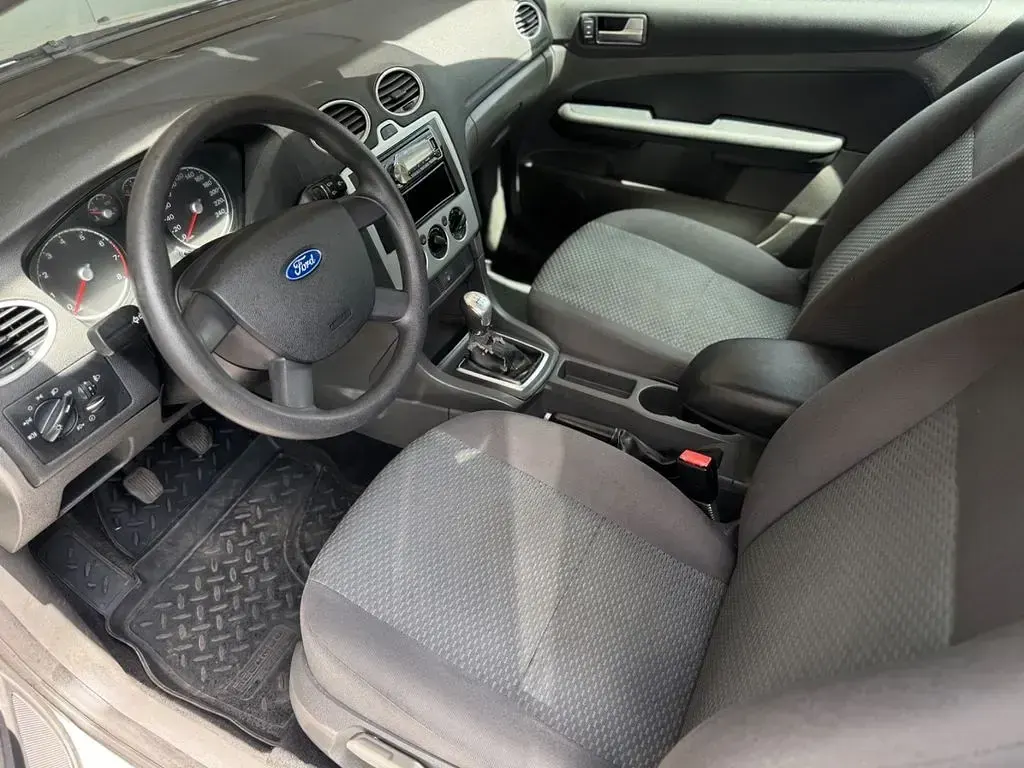 Gebraucht Ford Focus Trend 101 PS (74 kW) 2006 Grau Limousine