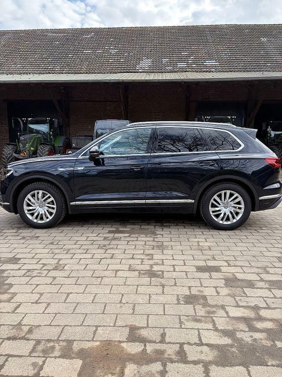 Gebraucht VW Touareg 421 PS (309 kW) 2020 Blau SUV