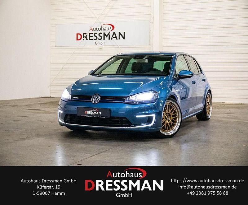 Pacific blue metallic Gebraucht 2015 VW e-Golf Kleinwagen | 9.780 € (Etwas zu teuer) - Bild 1/4