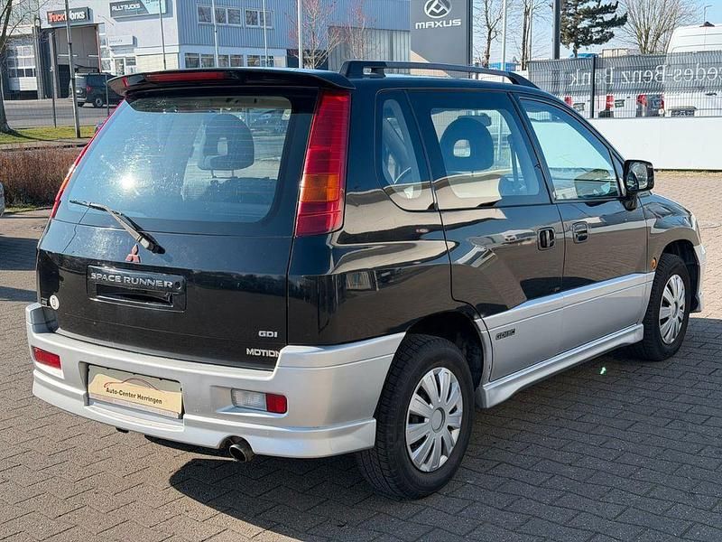 Gebraucht Mitsubishi Space Runner Motion 150 PS (110 kW) 1999 Schwarz Van / Kleinbus