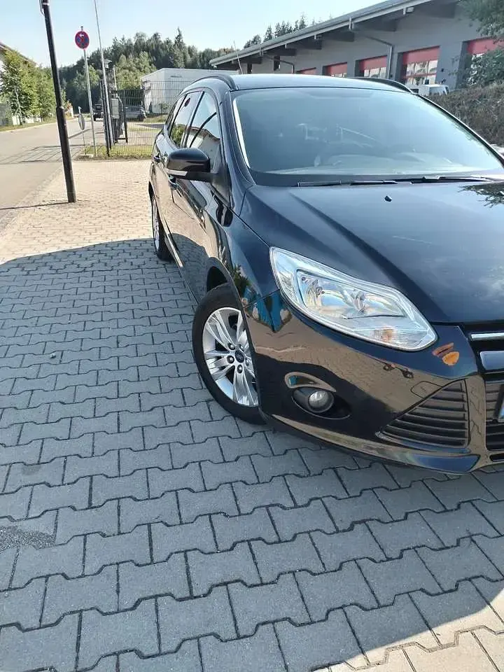 Gebraucht Ford Focus Trend 125 PS (91 kW) 2014 Schwarz Kombi