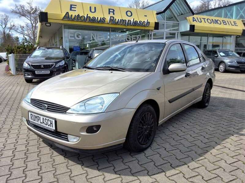 Gebraucht Ford Focus Ghia 101 PS (74 kW) 1999 Veneziagold metallic (metallic) Limousine