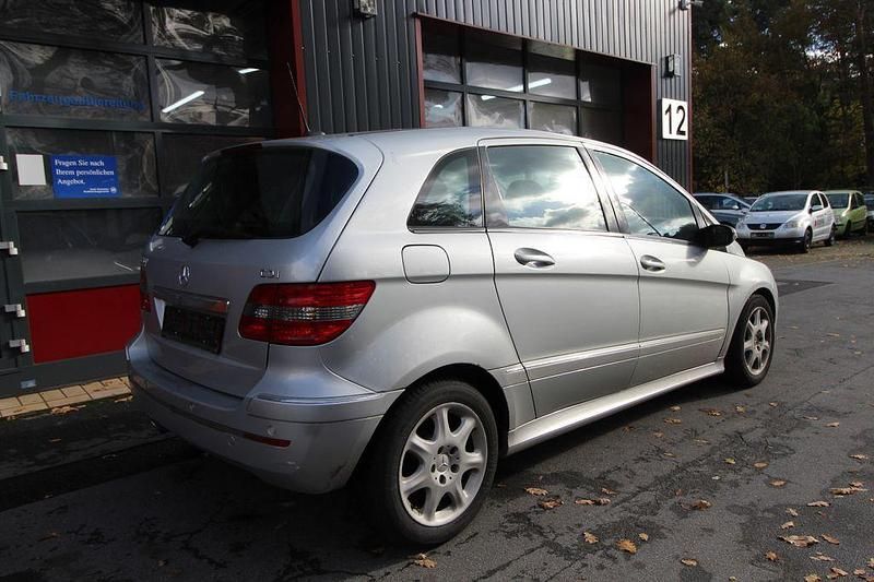 Gebraucht Mercedes B200 140 PS (102 kW) 2005 Silber Van / Kleinbus
